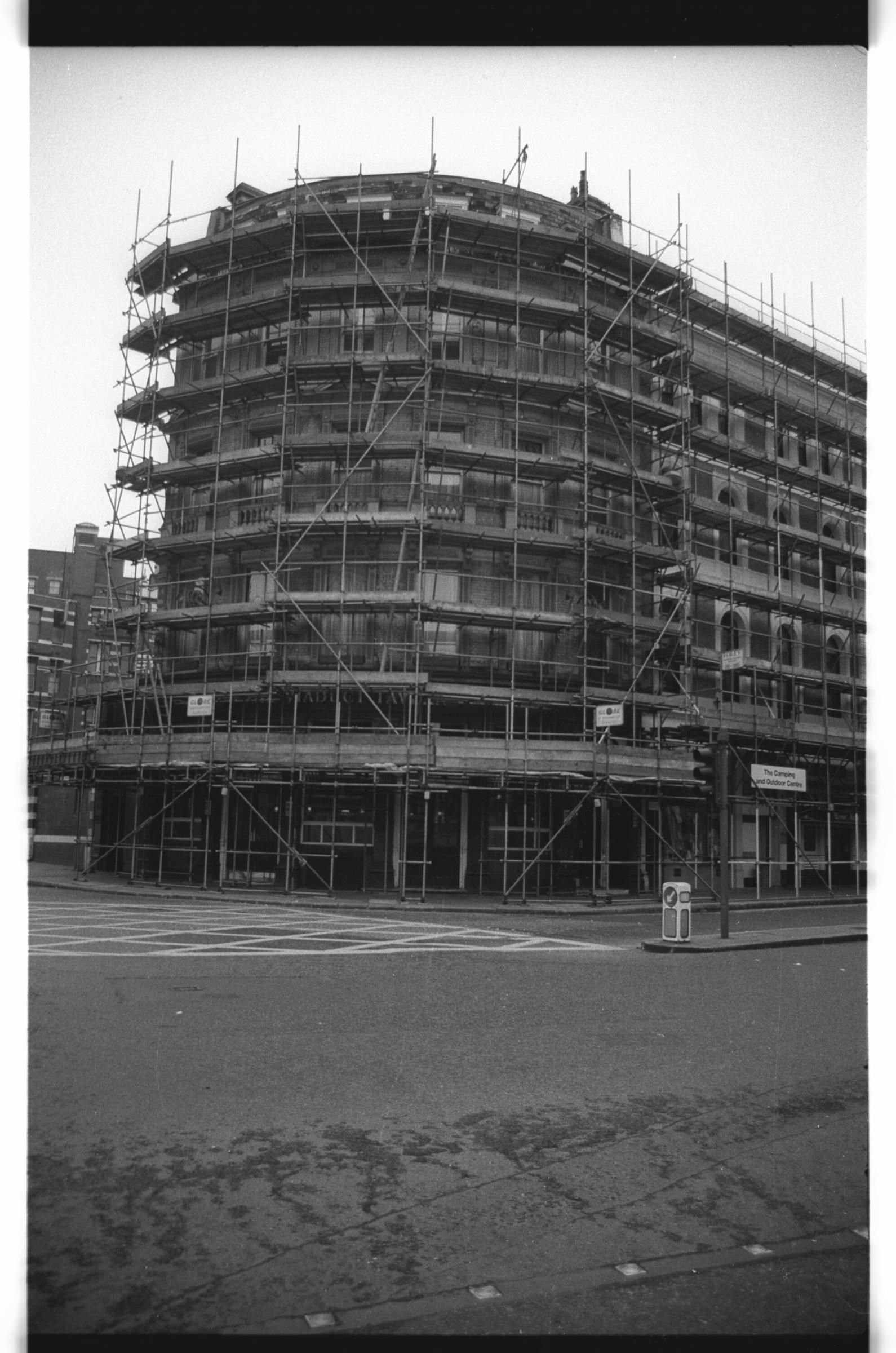 Viaduct Tavern London EC1 taken July 1985.. (Pub, External). Published on 14-01-2019