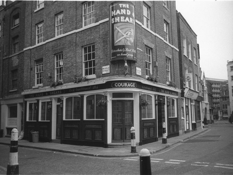 Hand & Shears London EC1 Taken July 1985.. (Pub, External). Published on 14-01-2019
