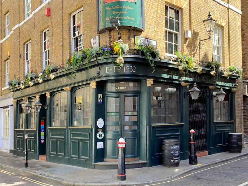 Hand AND Shears London EC1A 20260415. (Pub, External, Key). Published on 28-04-2026