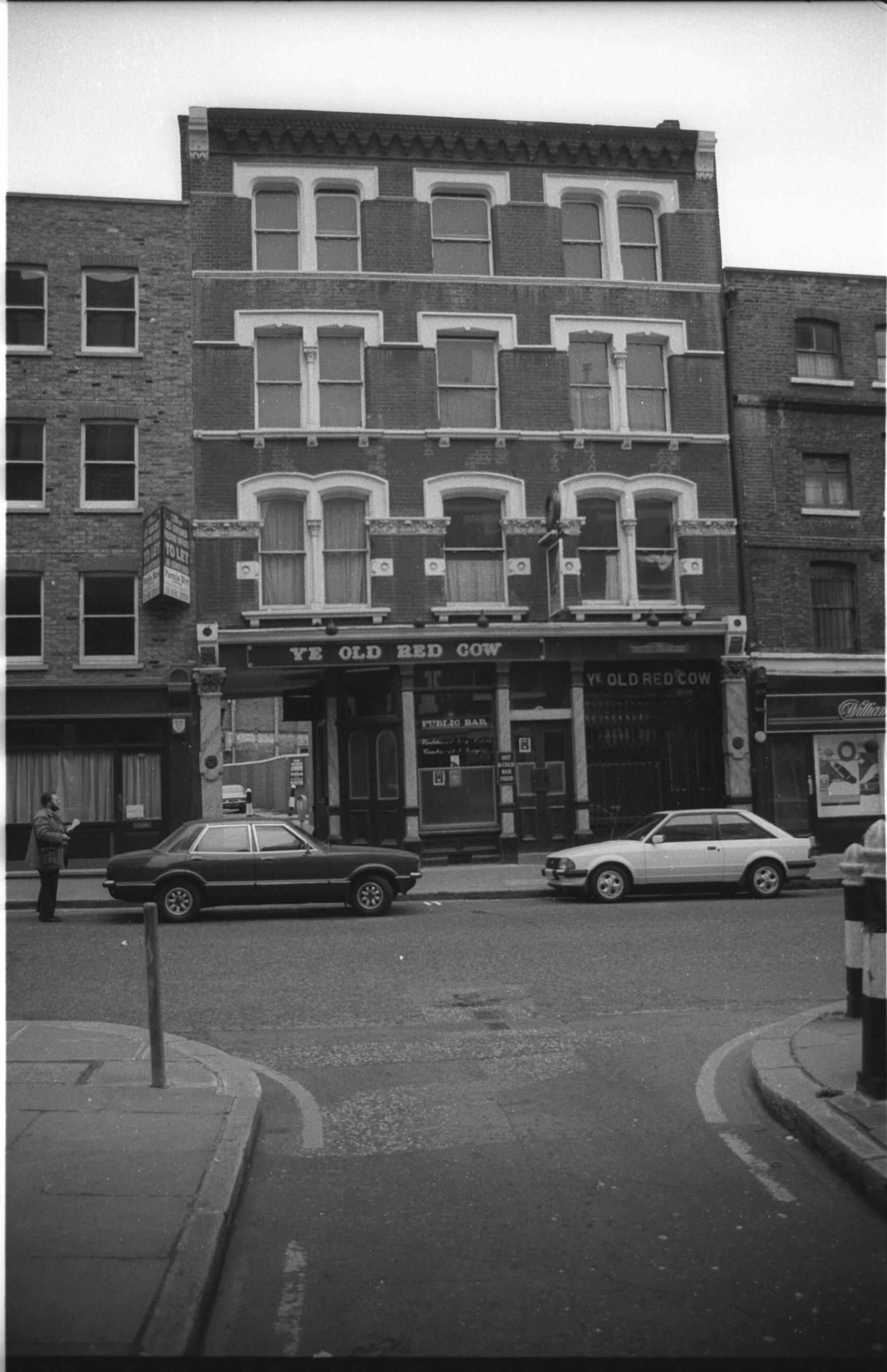 Ye Old Red Cow London EC1 taken July 1985.. (Pub, External). Published on 14-01-2019