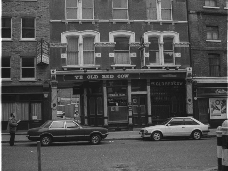 Ye Old Red Cow London EC1 taken July 1985.. (Pub, External). Published on 14-01-2019