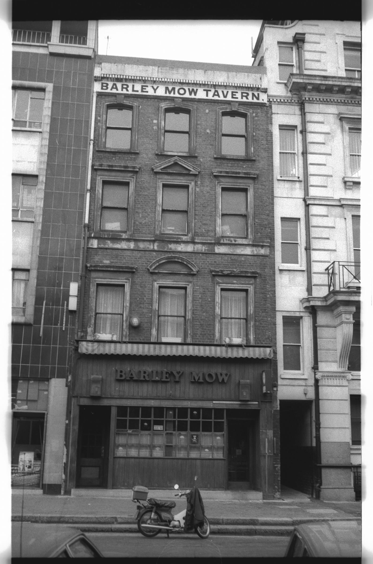 Barley Mow London EC1 taken in July 1985.. (Pub, External, Key). Published on 14-01-2019