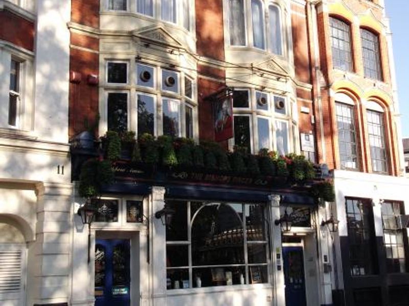 Bishops Finger London EC1 taken May 2014. (Pub, External). Published on 19-05-2014
