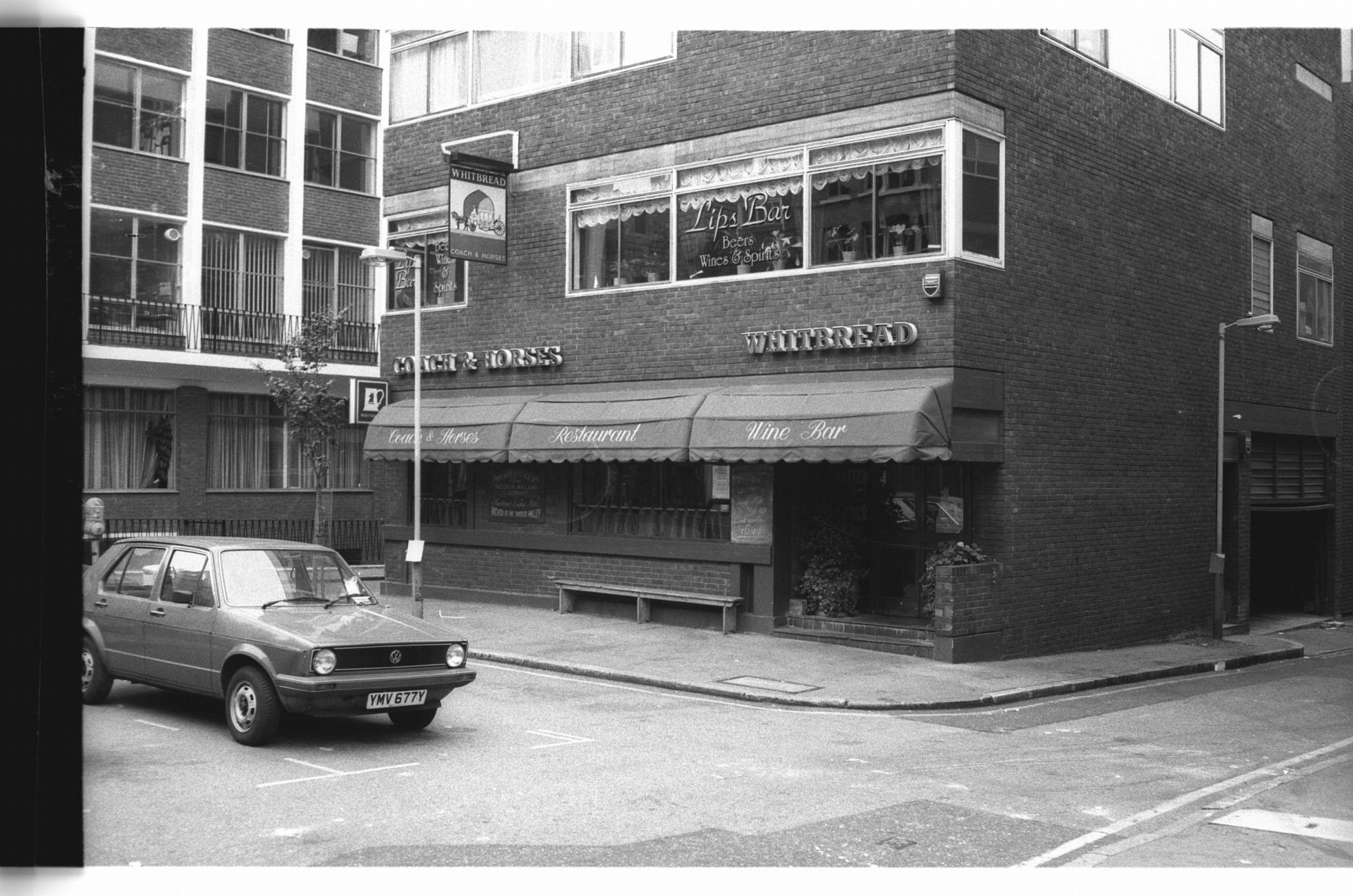 Coac & horses St Johns Sq London EC1 taken July 1985.. (Pub, External). Published on 07-02-2019