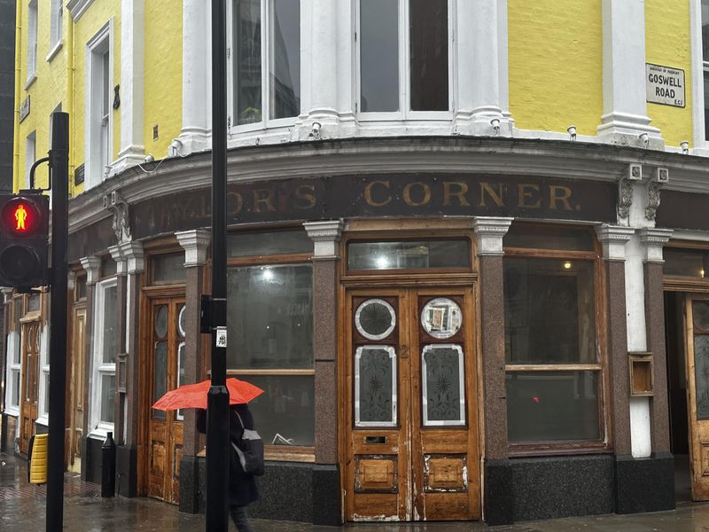 Hat & Feathers 2023-01. (Pub, External). Published on 23-04-2023