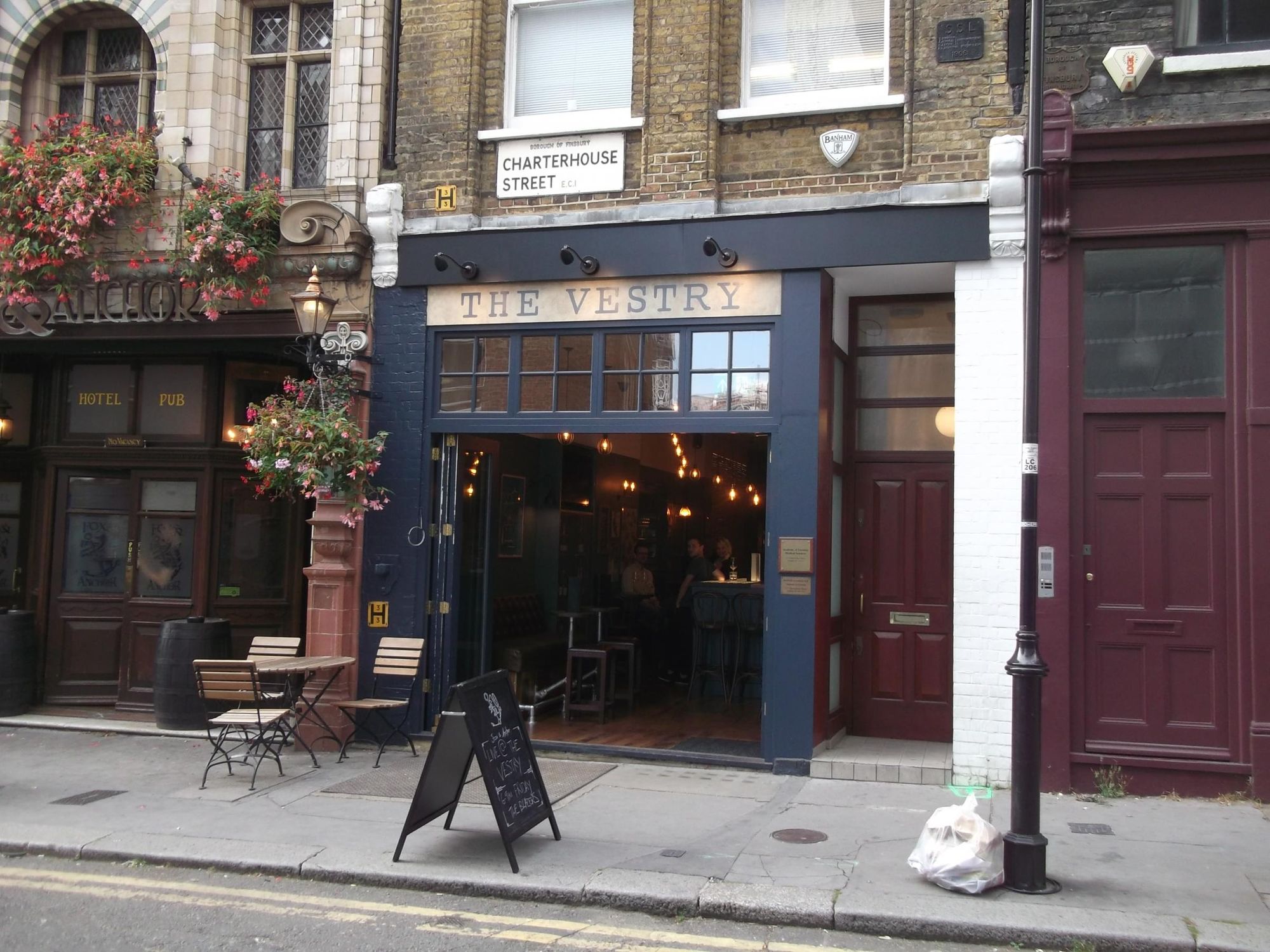 Fox & Anchor/Vestry EC1 taken 20160921. (Pub, External). Published on 19-10-2020