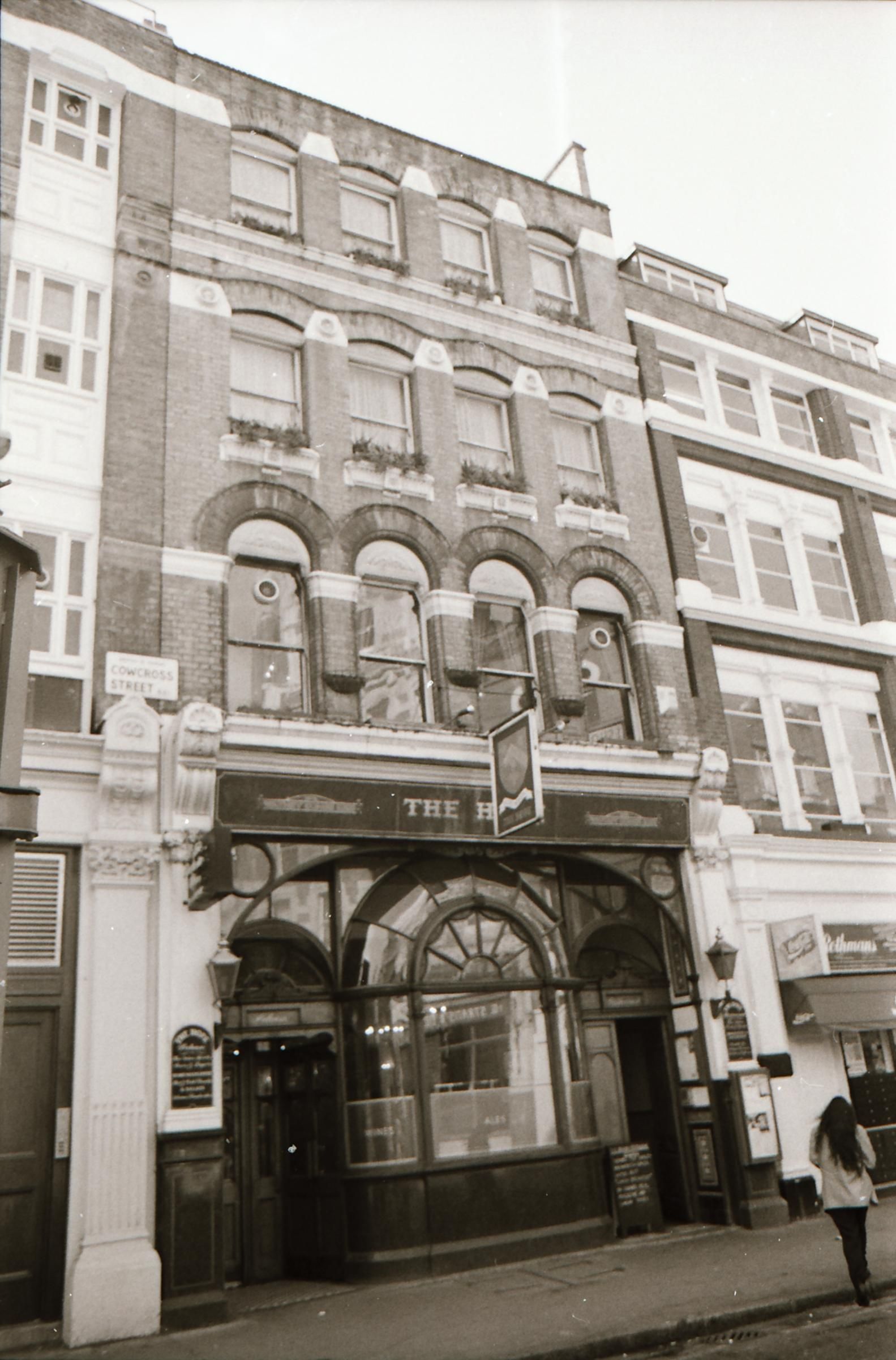 Hope London EC1 taken in April 1994.. (Pub, External). Published on 07-02-2019