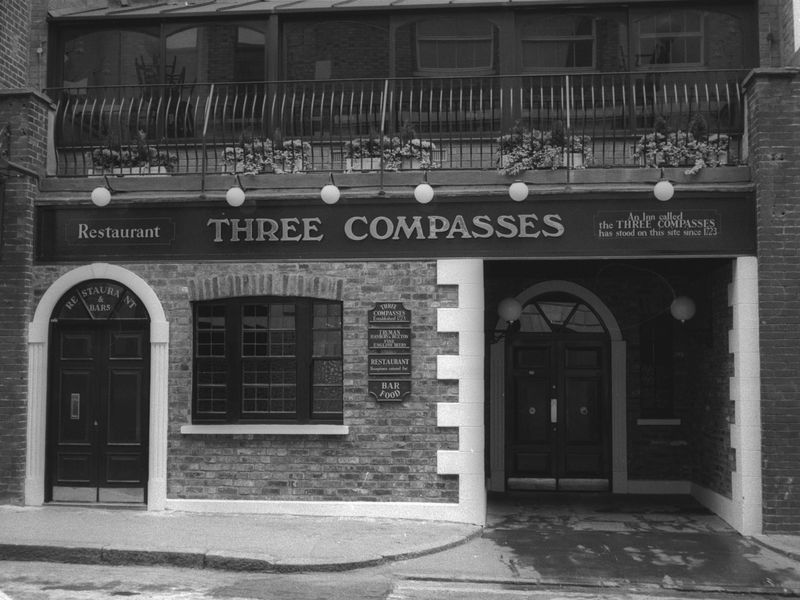 Three Compasses London EC1 taken July 1985.. (Pub, External). Published on 07-02-2019