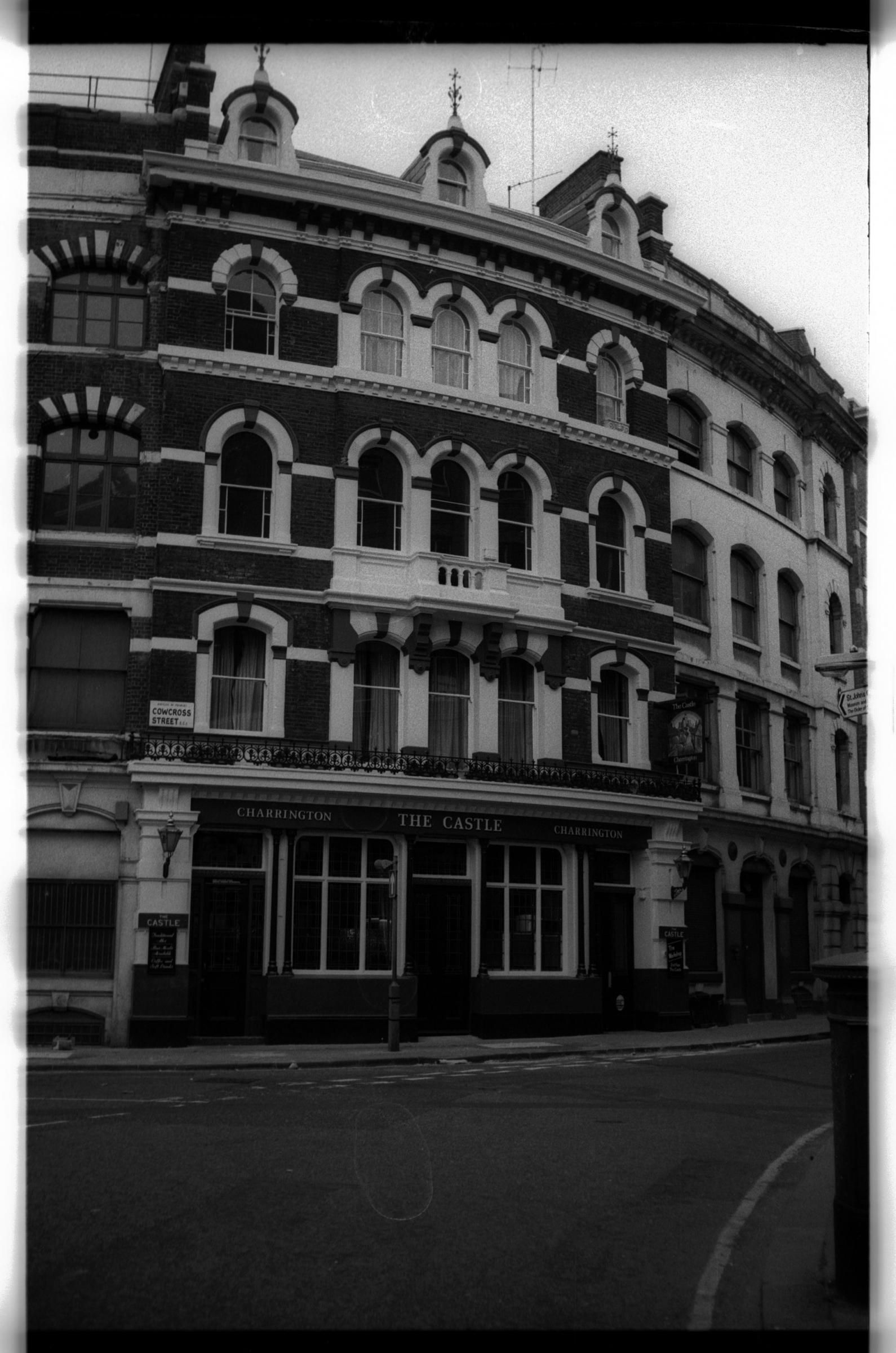 Castle London EC1 taken in July 1985.. (Pub, External). Published on 07-02-2019