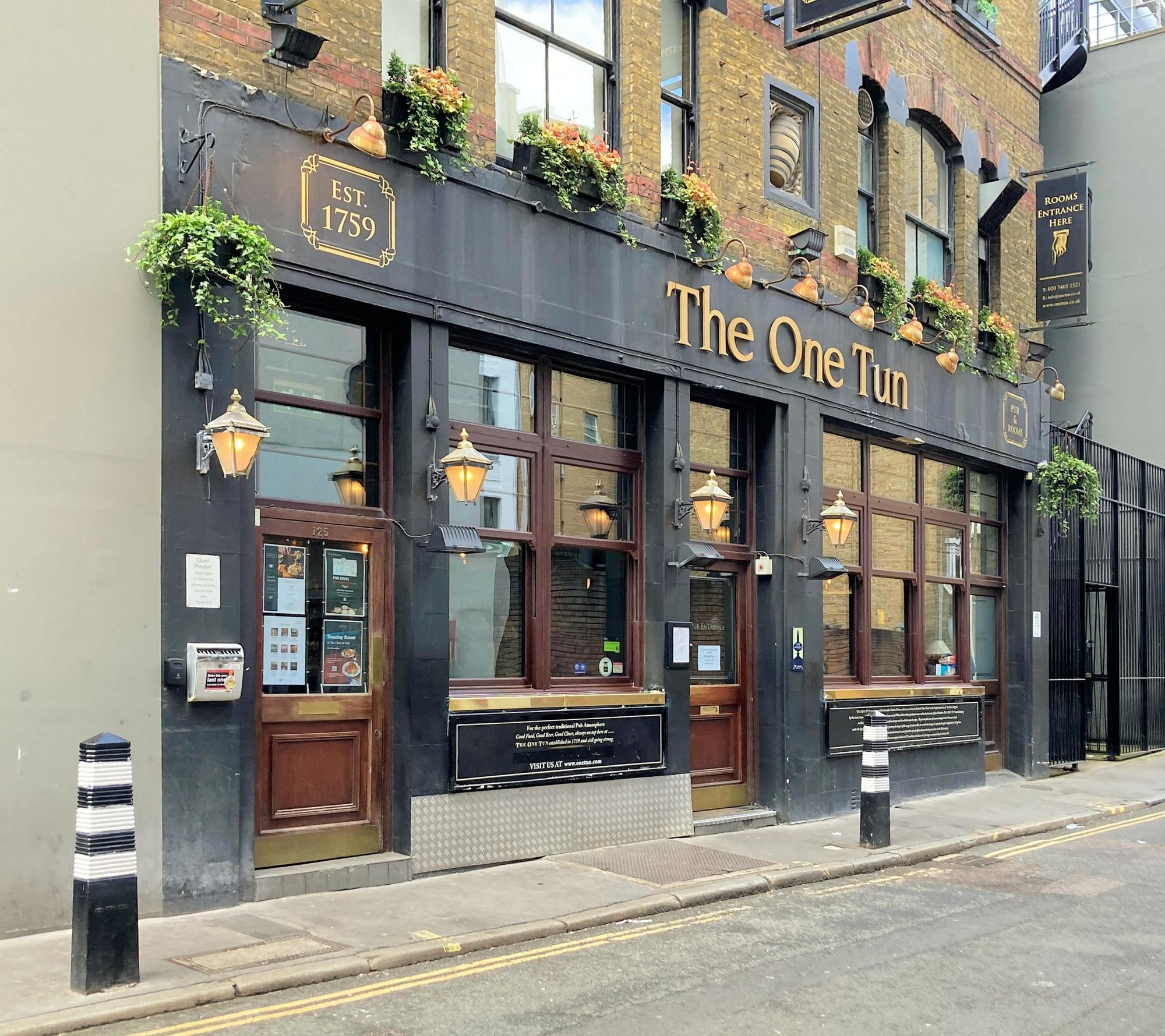 One Tun London EC1N 20260412. (Pub, External). Published on 28-04-2026