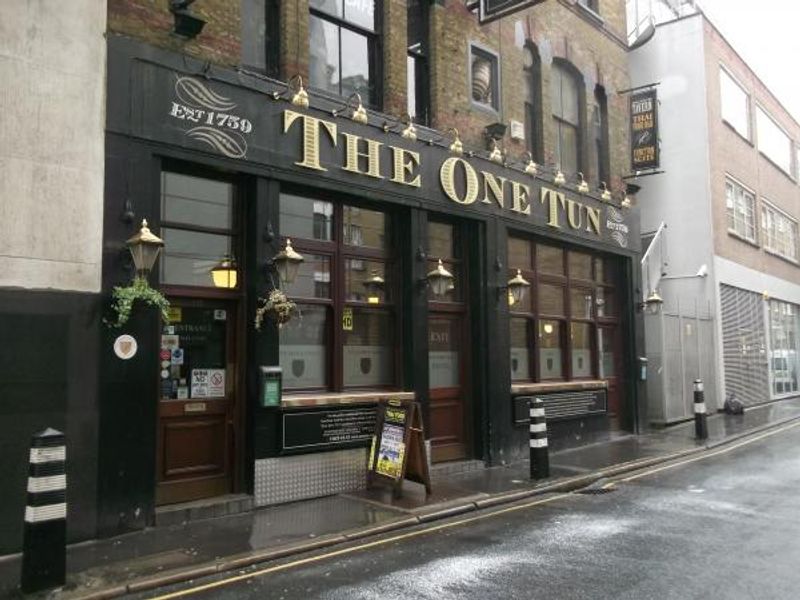 One Tun London EC1 taken May 2014. (Pub, External). Published on 19-05-2014 