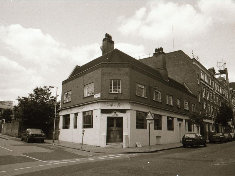 Surprise London EC1 taken May 1994.. (Pub, External). Published on 07-02-2019 
