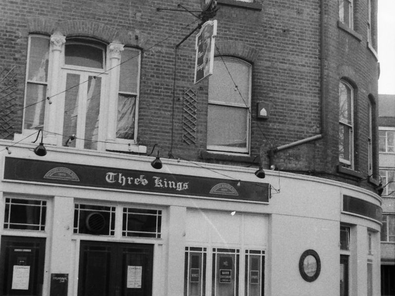 Three Kings London EC1 taken 10 Dec 1988.. (Pub, External). Published on 07-02-2019
