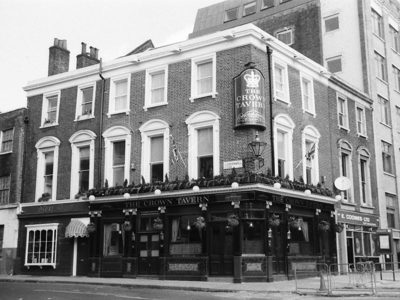 Crown Tavern London EC1 taken Feb 1989.. (Pub, External). Published on 07-02-2019 