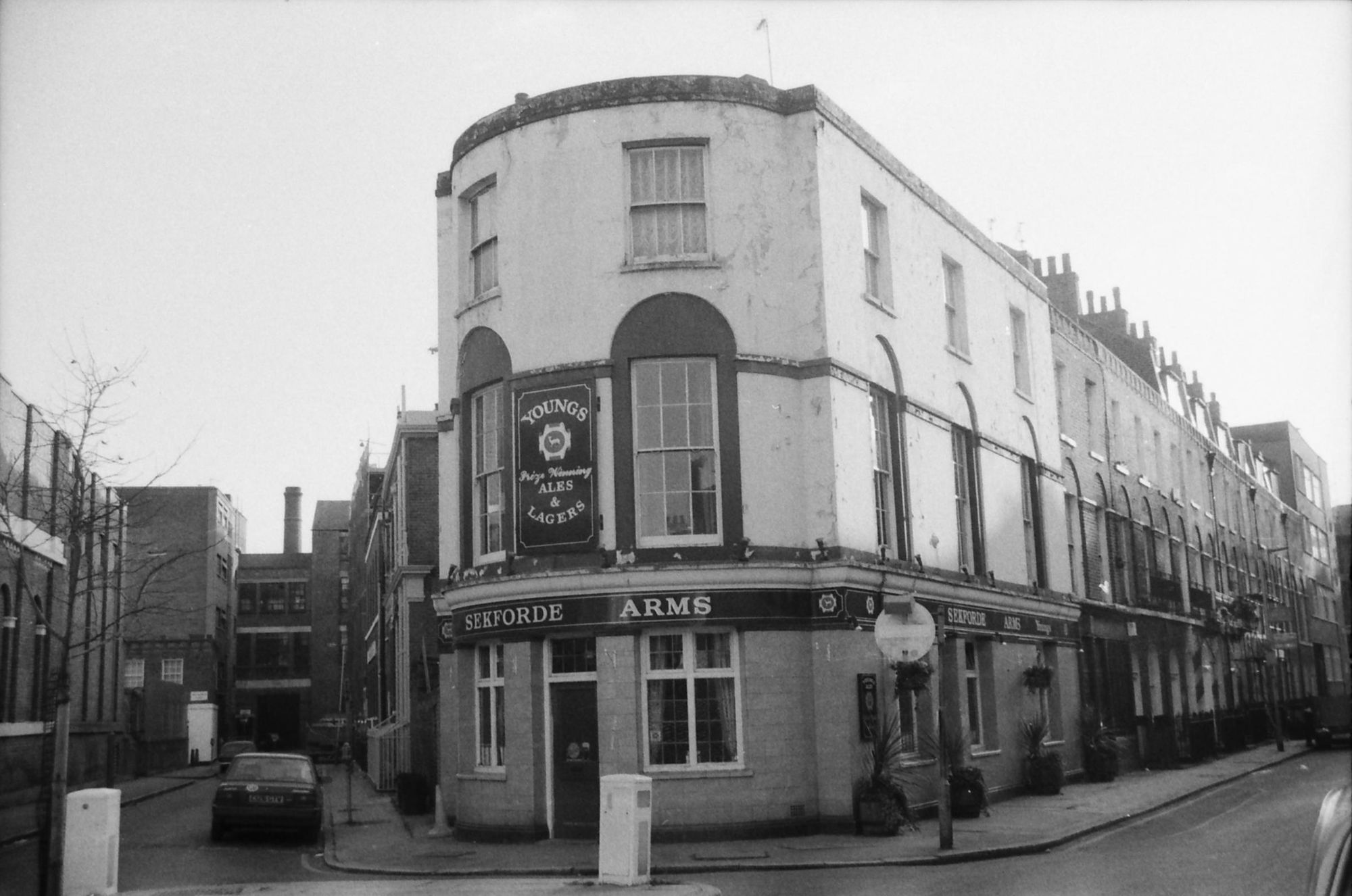 Sekforde Arms London EC1 taken 10 Dec 1988.. (Pub, External). Published on 07-02-2019