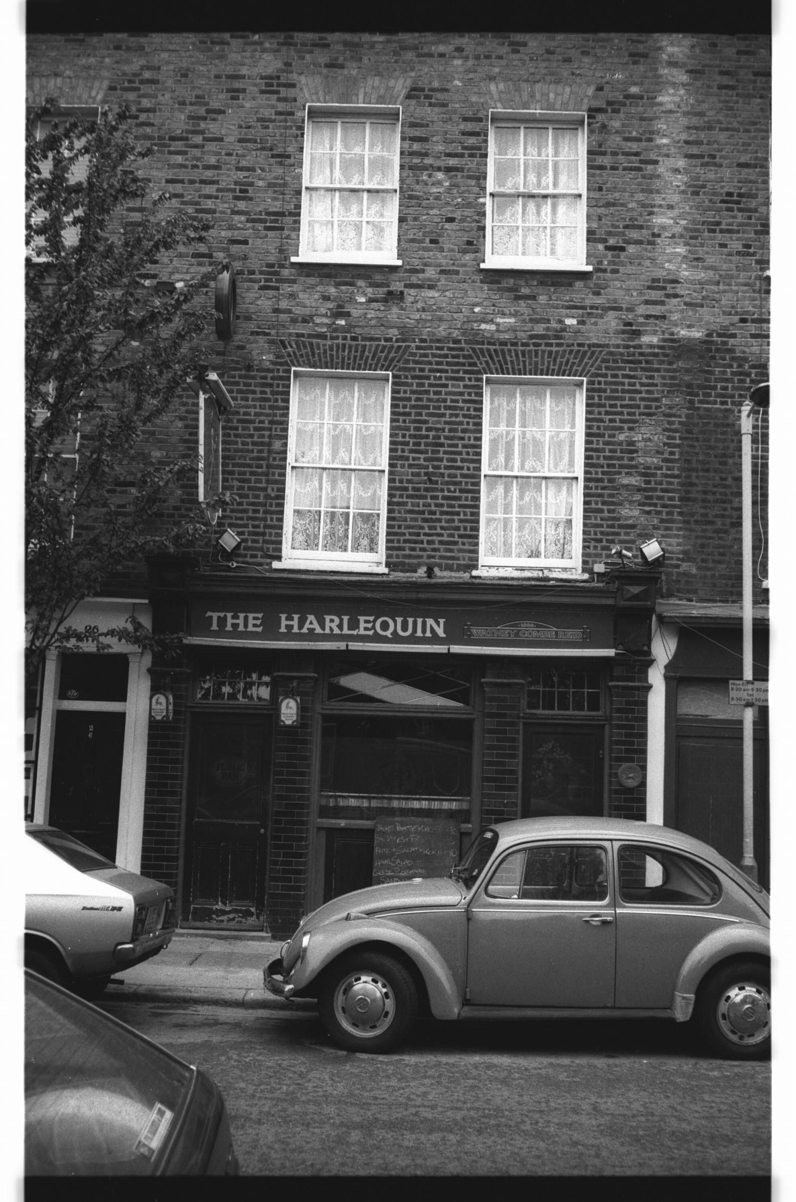Harlequin London EC1 Taken July 1985.. (Pub, External). Published on 07-02-2019
