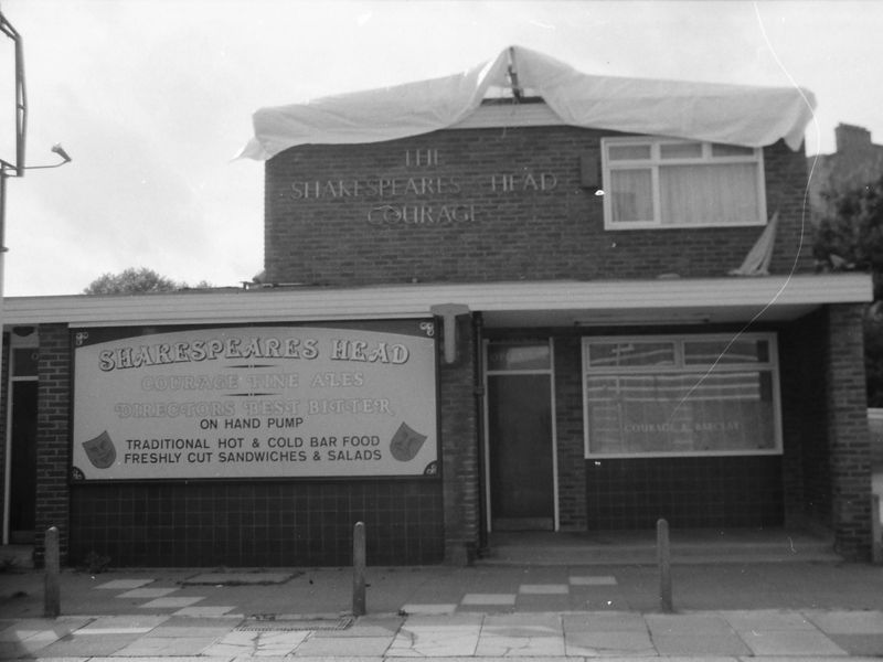Shakspeares Head Arlington Way Aug 1986.. (Pub, External). Published on 07-02-2019 