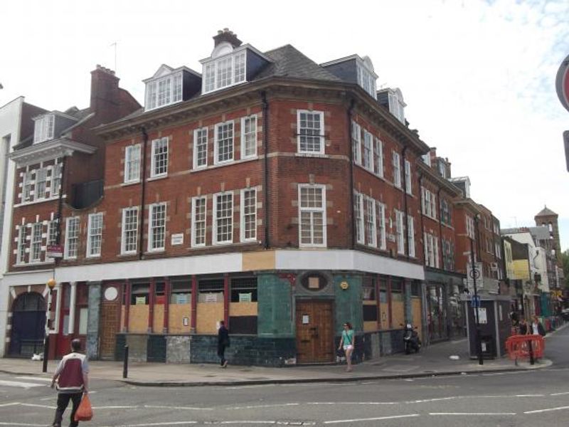 London Spa-Cottons London EC1 taken August 2015. (Pub, External). Published on 14-08-2015