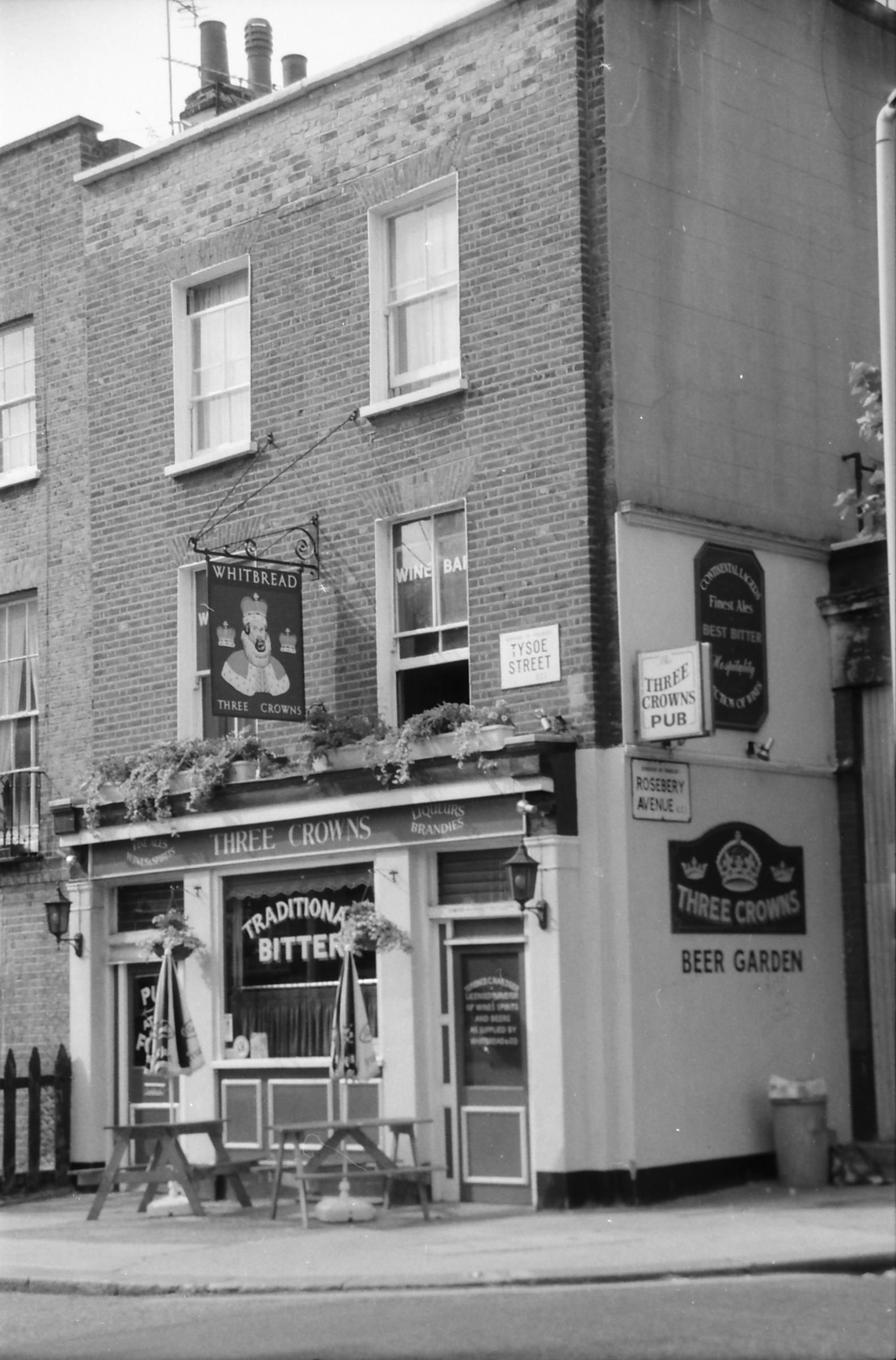 Three Crowns London EC1 taken in Aug 1986.. (Pub, External). Published on 07-02-2019