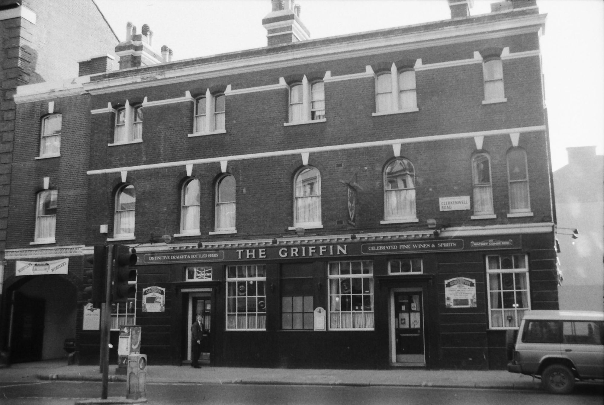 Griffin London EC1 Taken 10 Dec 1988.. (Pub, External). Published on 07-02-2019