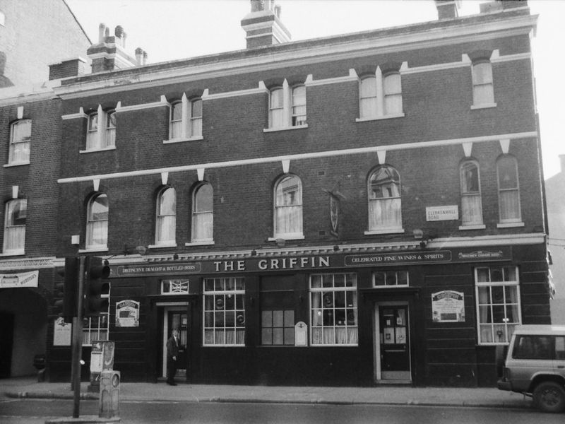 Griffin London EC1 Taken 10 Dec 1988.. (Pub, External). Published on 07-02-2019