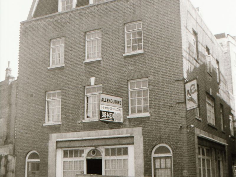 Horseshoe & Magpie London EC1 taken Aug 1989.. (Pub, External). Published on 07-02-2019