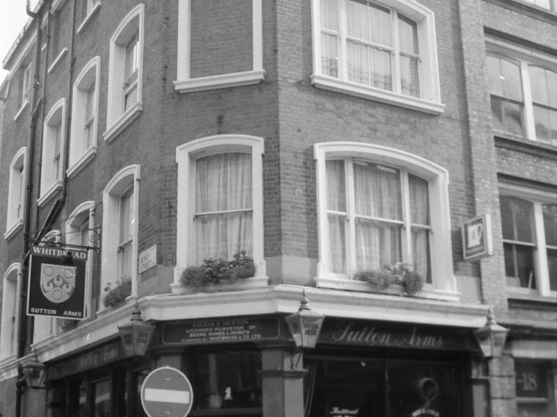 Sutton Arms Gt Sutton St London EC1 in Aug 1986.. (Pub, External). Published on 07-02-2019