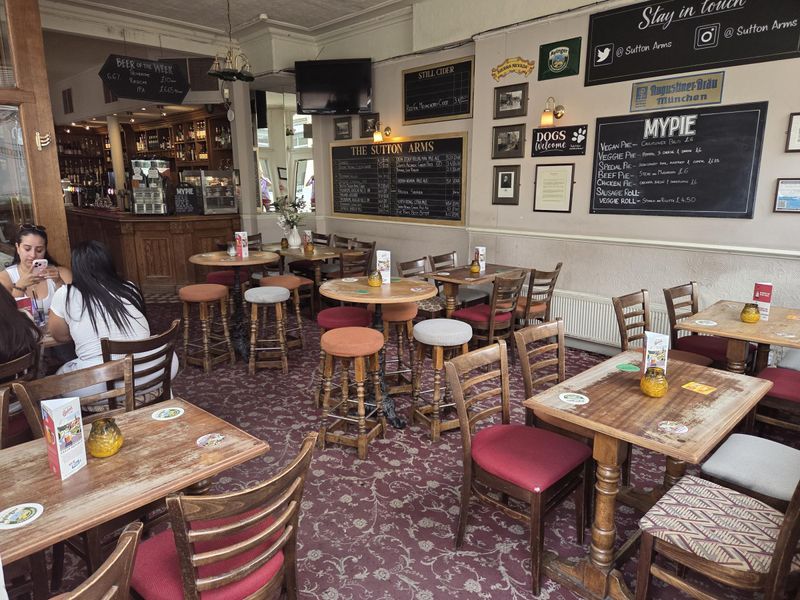 EC1V-Sutton Arms London EC1V 20260814. (Pub, Bar, Key). Published on 20-08-2026