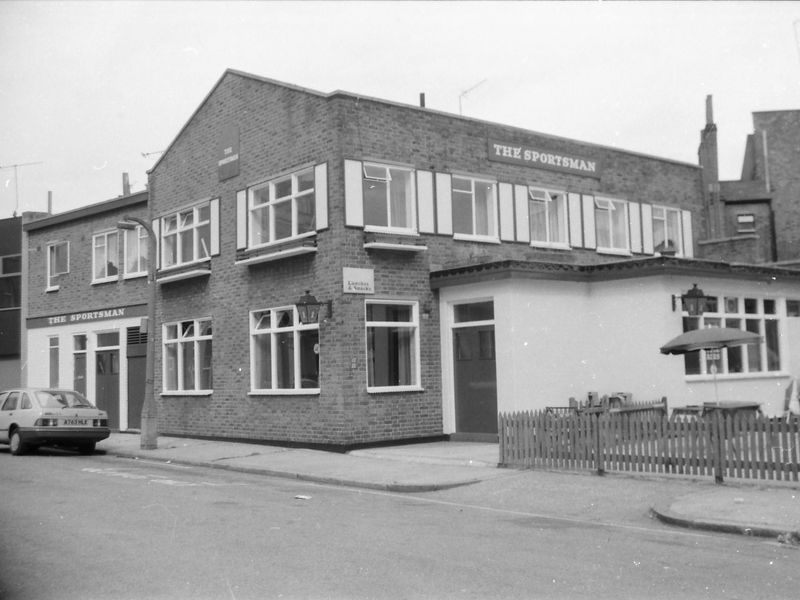 Sportsman London EC1 taken Aug 1986.. (Pub, External, Key). Published on 07-02-2019