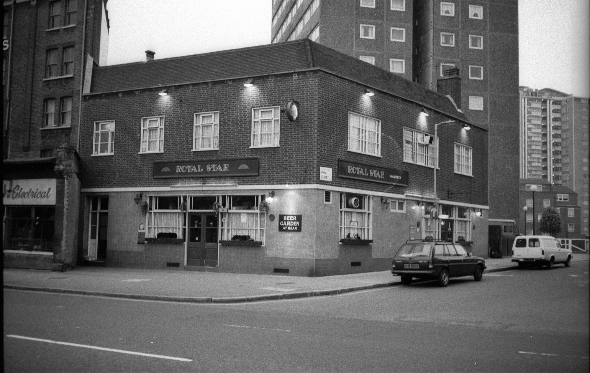 Royal Star London EC1 taken July 1985.. (Pub, External). Published on 07-02-2019