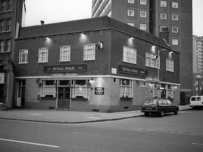Royal Star London EC1 taken July 1985.. (Pub, External). Published on 07-02-2019