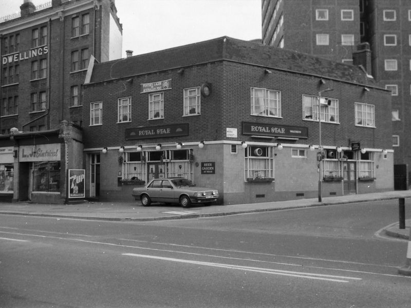 Royal Star London EC1 taken Aug 1986.. (Pub, External). Published on 07-02-2019
