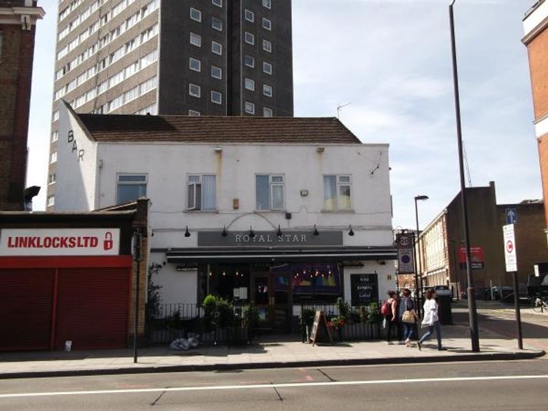 Royal Star London EC1 taken Aug 2015. (Pub, External). Published on 13-08-2015