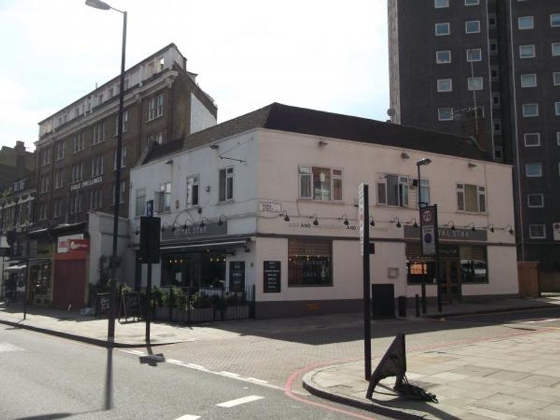 Royal Star London EC1 taken Aug 2015. (Pub, External). Published on 13-08-2015