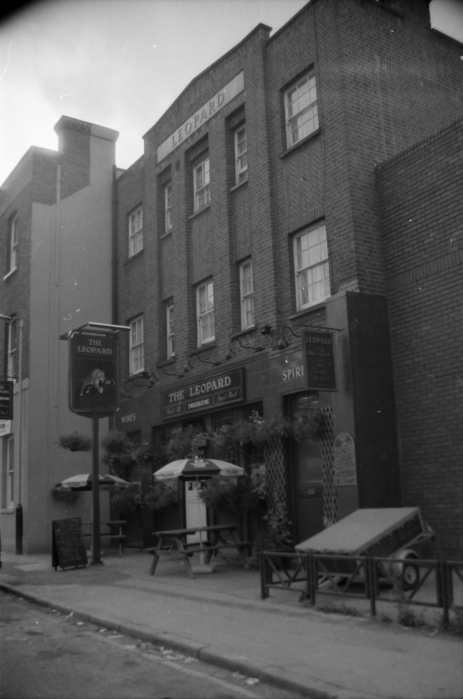 Leopard London EC1 taken Oct 1986.. (Pub, External). Published on 07-02-2019