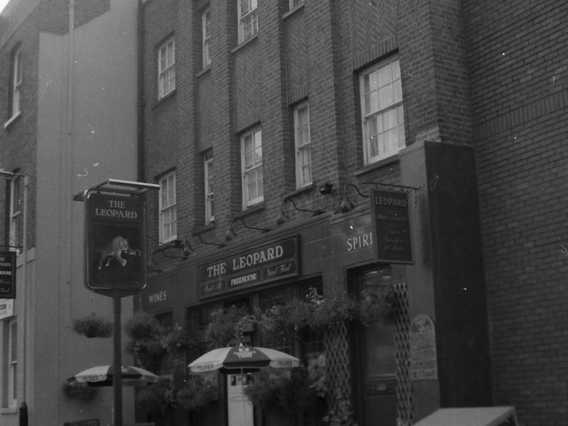 Leopard London EC1 taken Oct 1986.. (Pub, External). Published on 07-02-2019