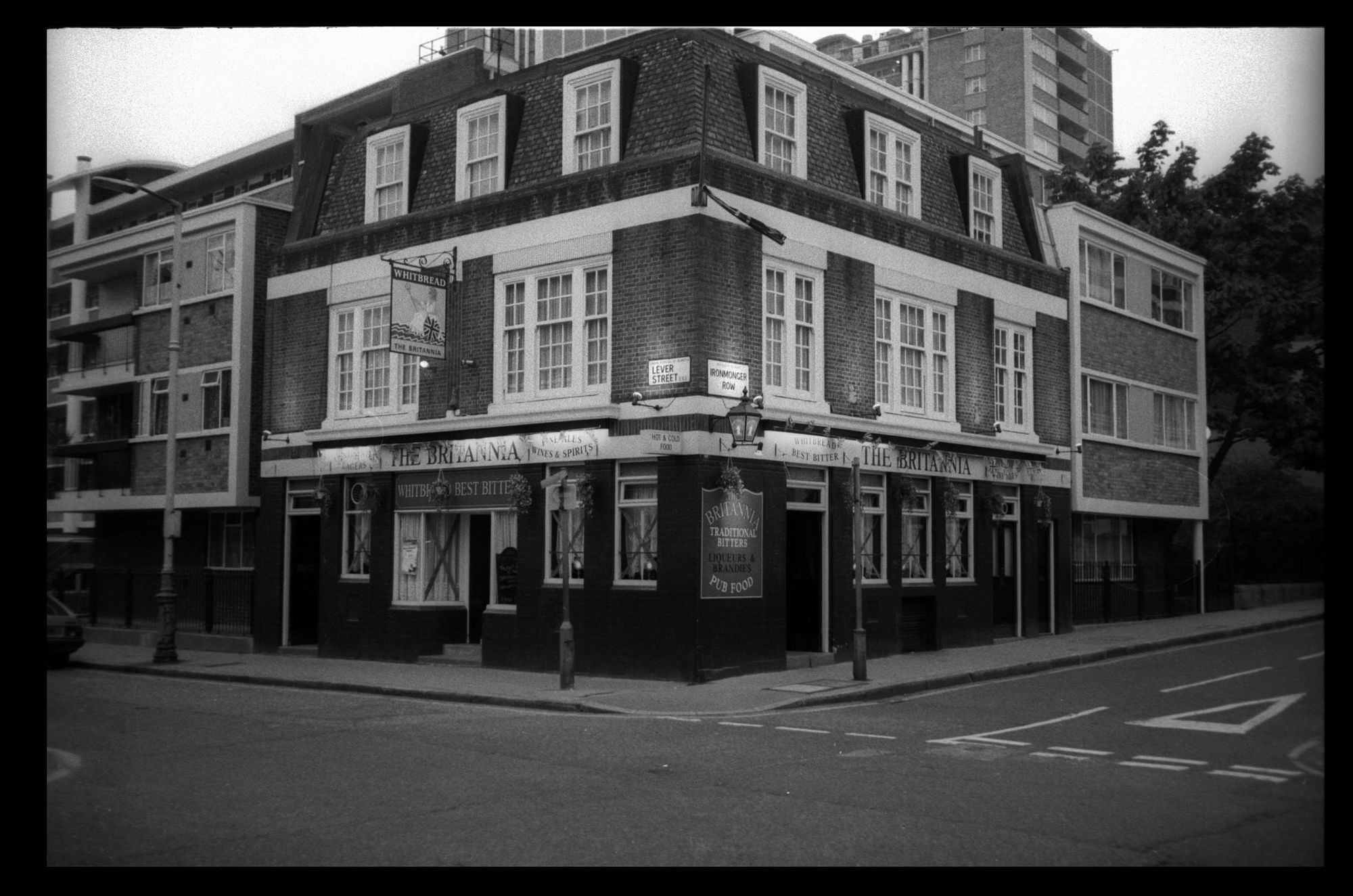 Britannia London EC1 taken in 1985.. (Pub, External). Published on 07-02-2019