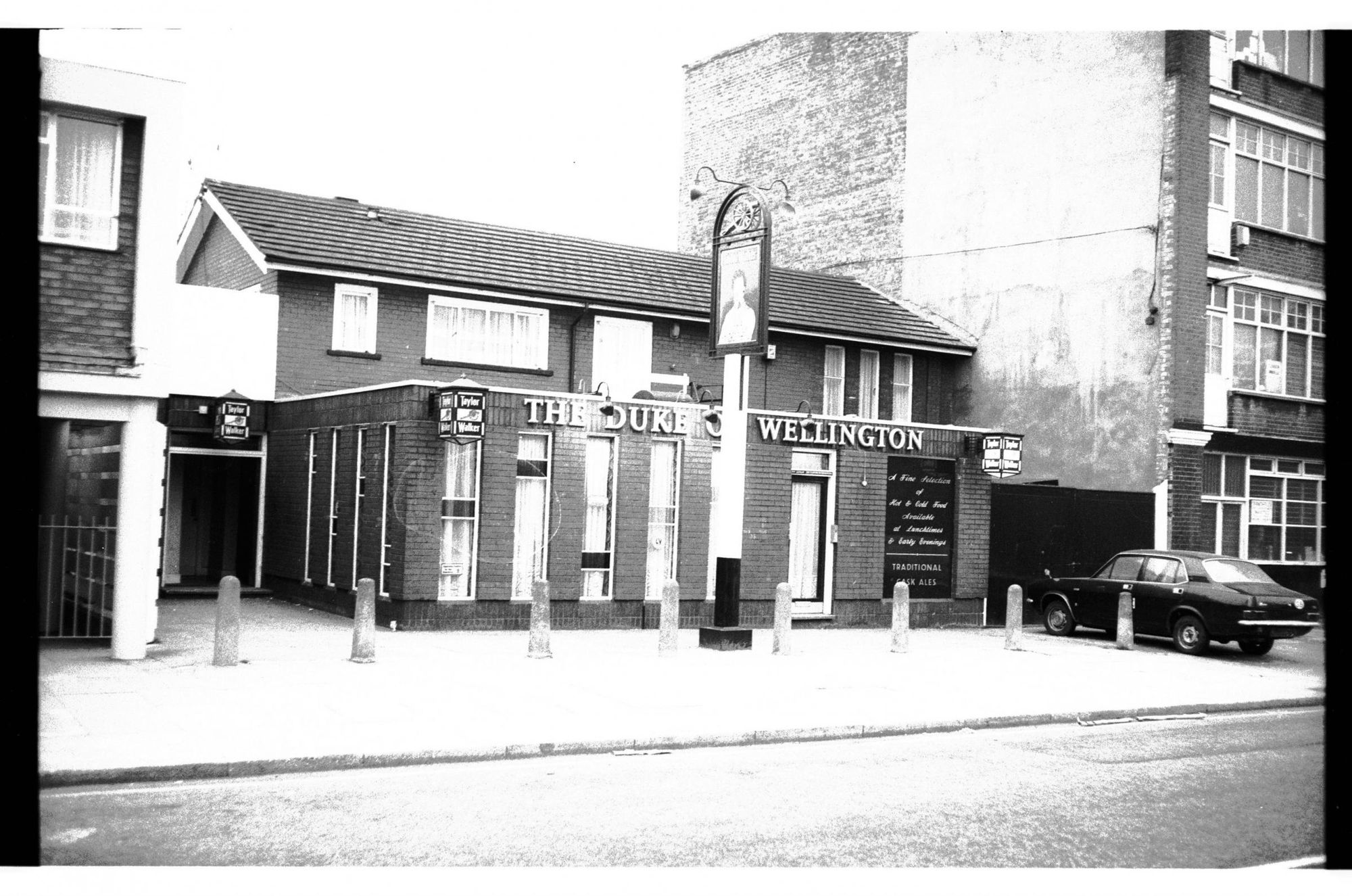 Duke of Wellington London EC1 taken July 1985. (Pub, External). Published on 07-02-2019