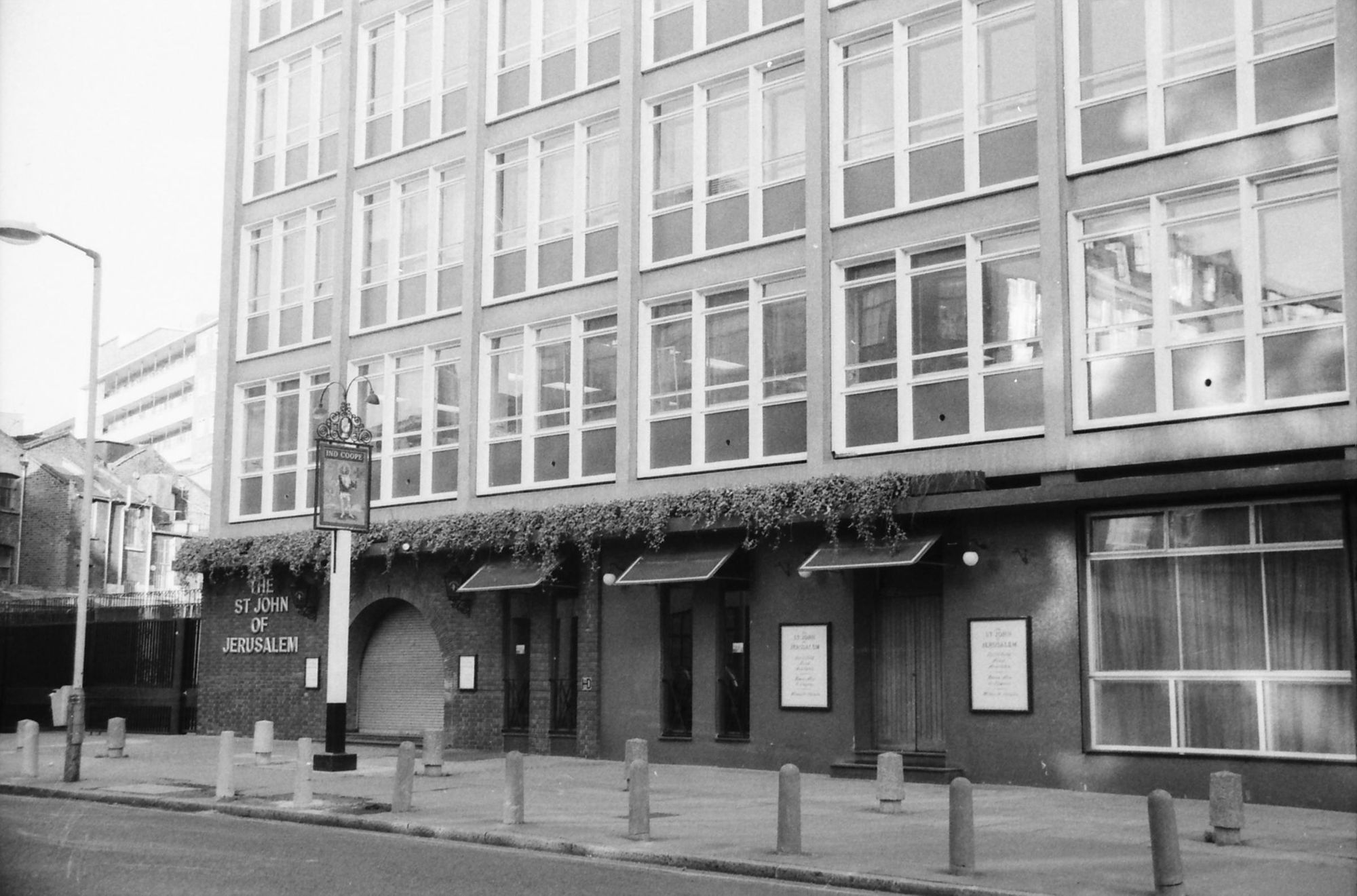 St John of Jerusalem London EC1 taken Dec 1988.. (Pub, External, Key). Published on 07-02-2019