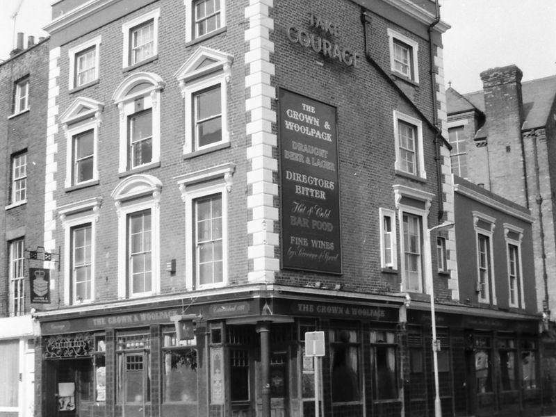 Crown & Woolpack London EC1 taken Aug 1986.. (Pub, External). Published on 07-02-2019
