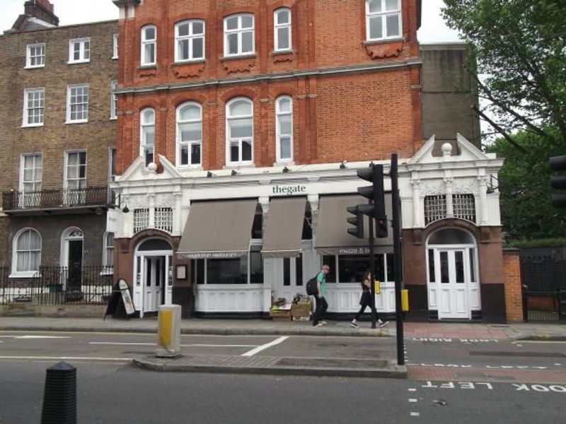 Gate 370 St John Street London EC1 taken June 2014. (Pub, External, Key). Published on 11-08-2014 