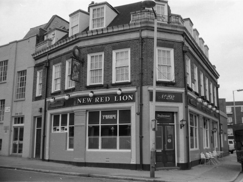 New Red Lion London EC1 taken Aug 1986.. (Pub, External). Published on 07-02-2019