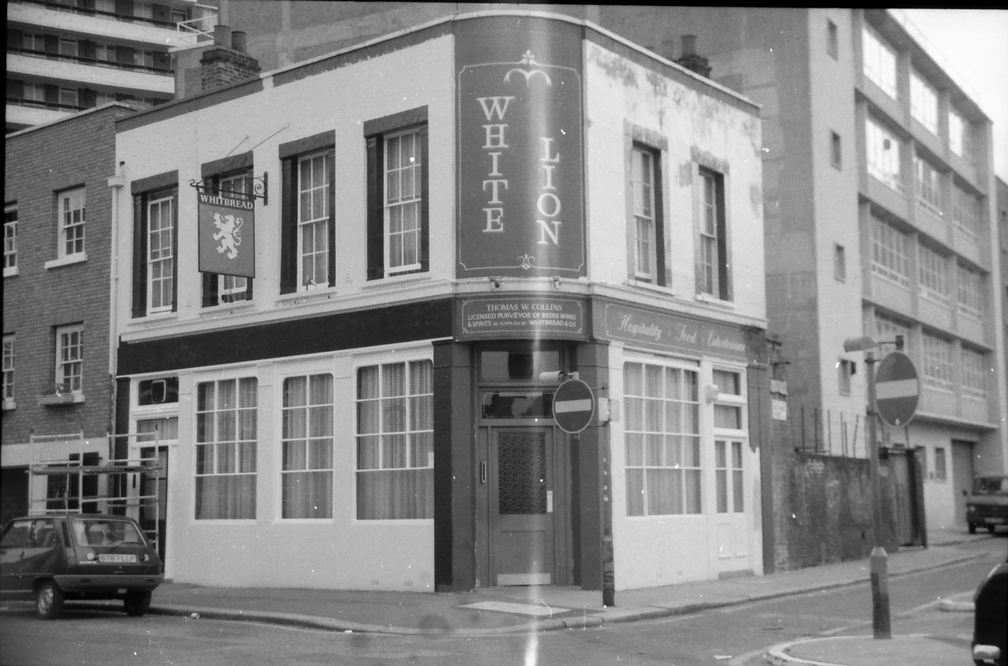 White Lion London EC1 taken Aug 1986.. (Pub, External). Published on 07-02-2019