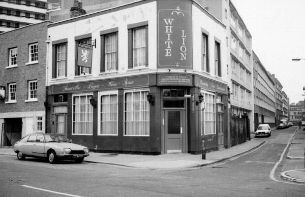 White Lion London EC1 taken July 1985.. (Pub). Published on 24-08-2016