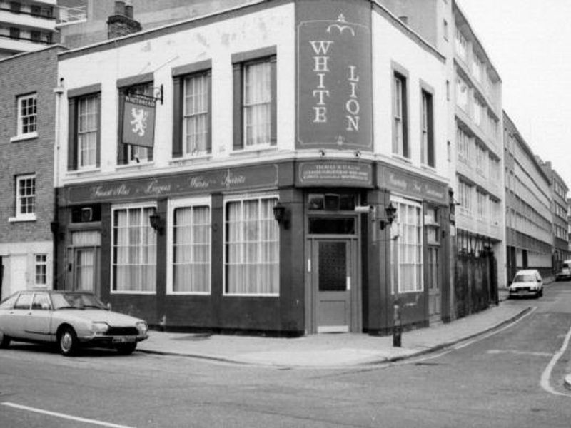 White Lion London EC1 taken July 1985.. (Pub). Published on 24-08-2016