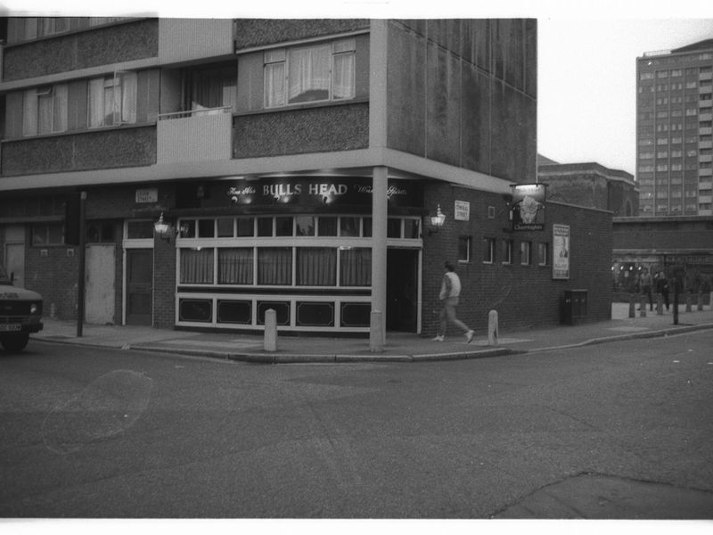 Bulls Head London EC1 taken in July 1985.. (Pub, External). Published on 07-02-2019