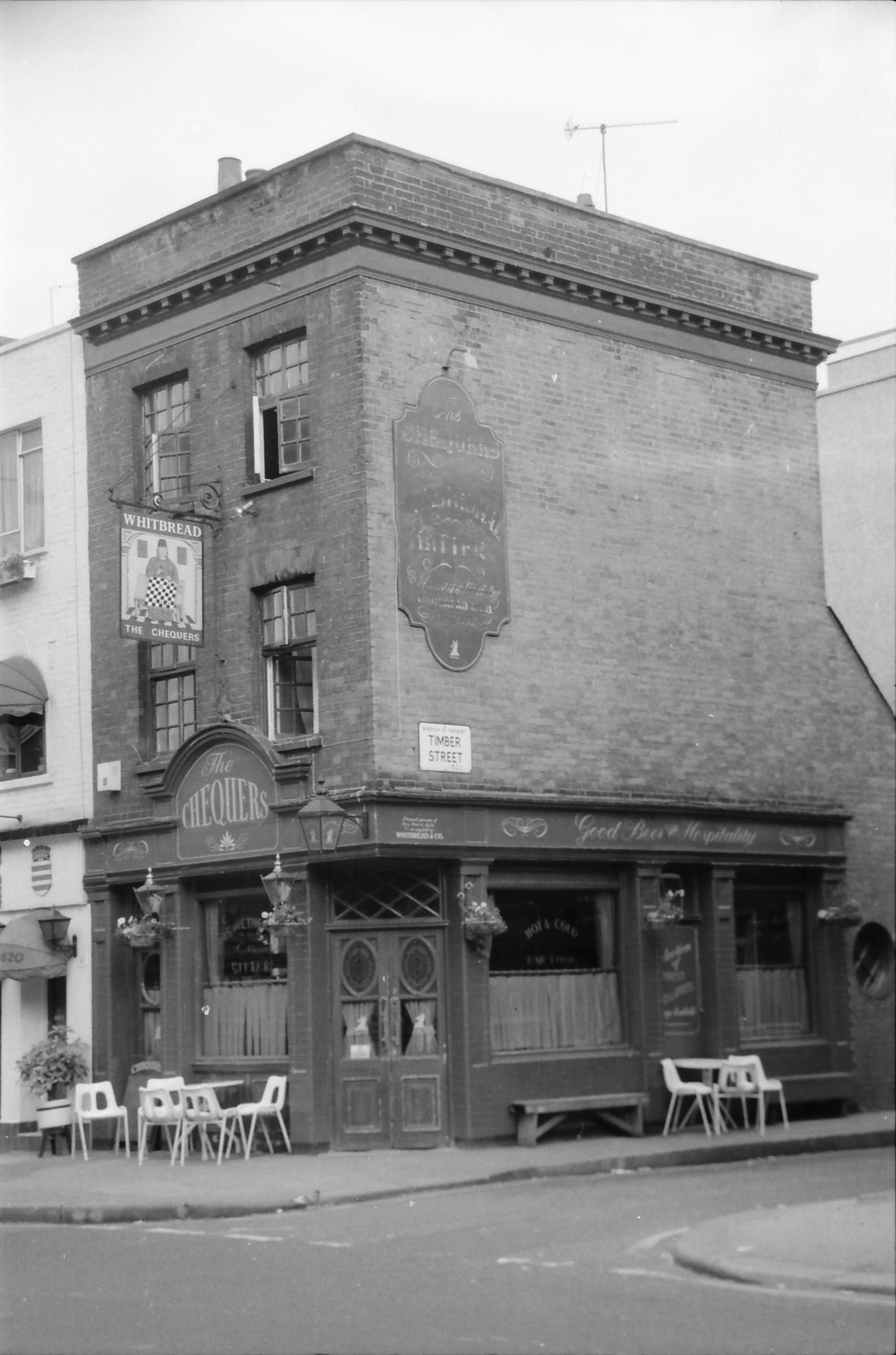 Chequers London EC1 taken in 1986.. (Pub, External). Published on 07-02-2019