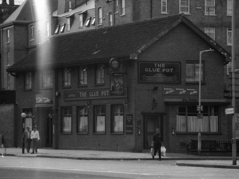 Glue Pot London EC1 taken Aug 1986.. (Pub, External). Published on 07-02-2019