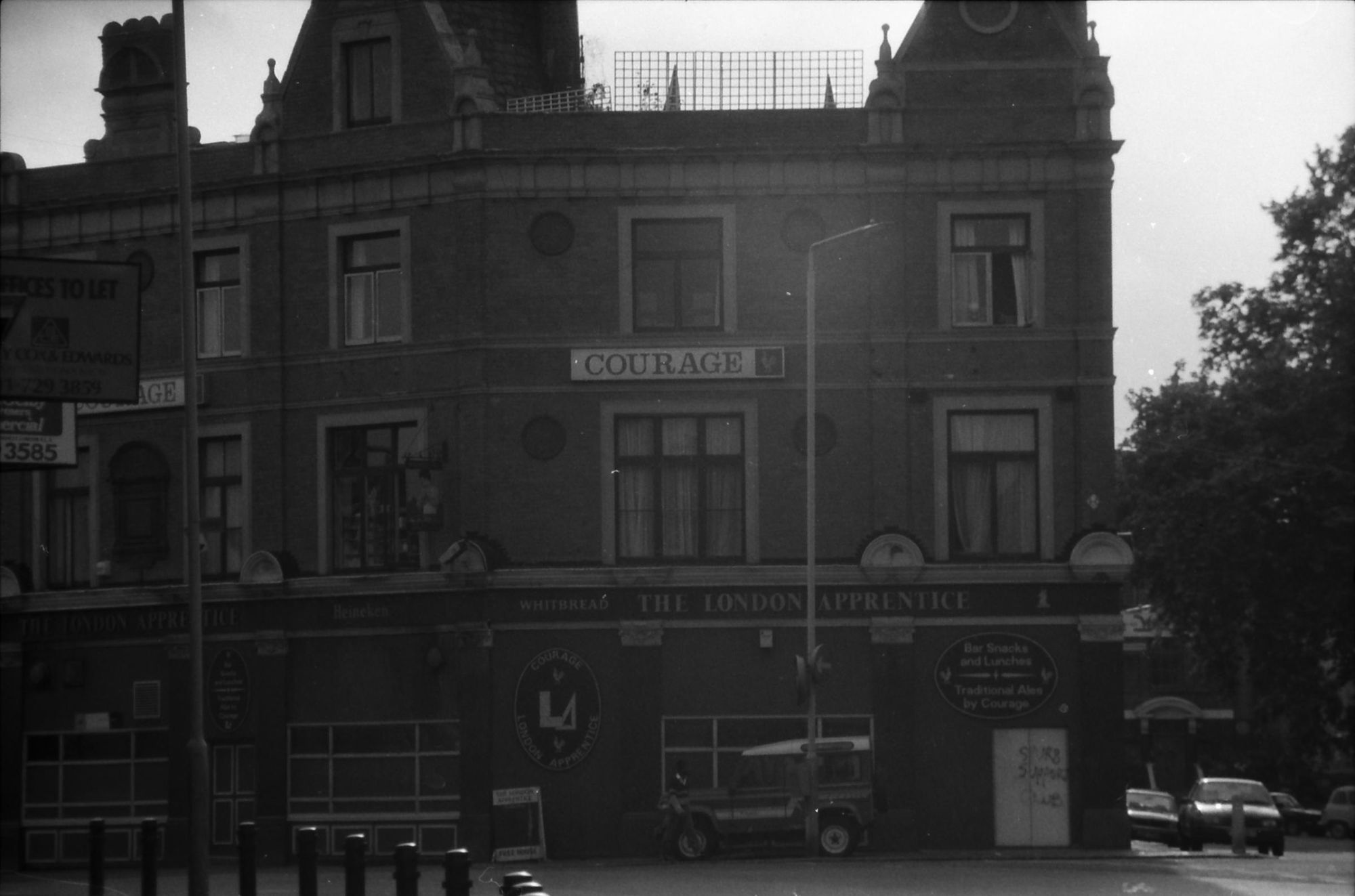 London Apprentice London EC1 taken Oct 1986.. (Pub, External). Published on 07-02-2019
