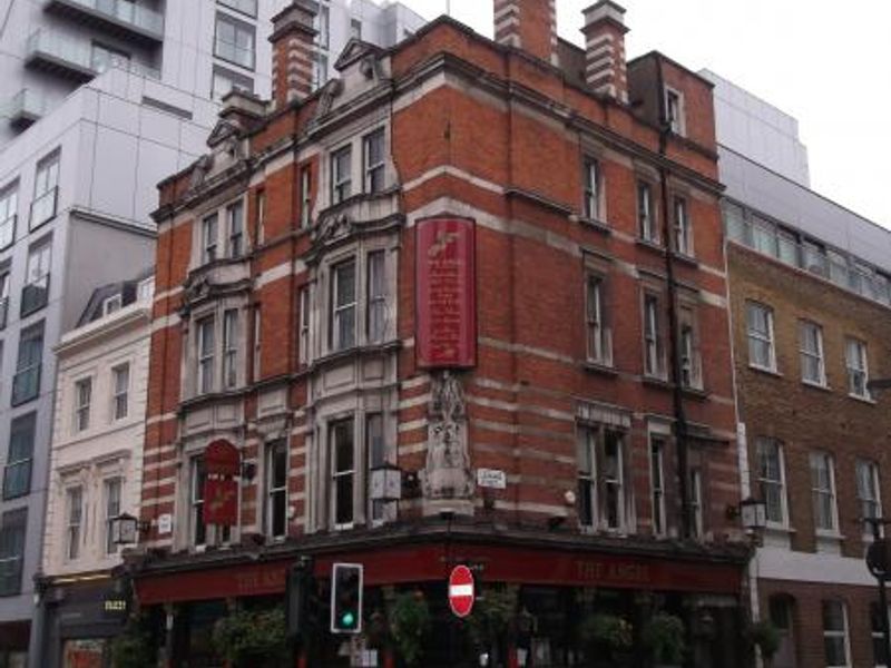 Angel EC1 taken Oct 2014. (Pub, External). Published on 31-10-2014